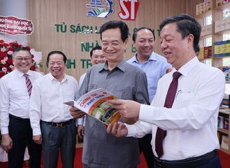Trường Đại học Kiên Giang ký kết quy chế phối hợp với Nhà xuất bản Chính trị quốc gia Sự thật và khánh thành Tủ sách Lý luận, chính trị