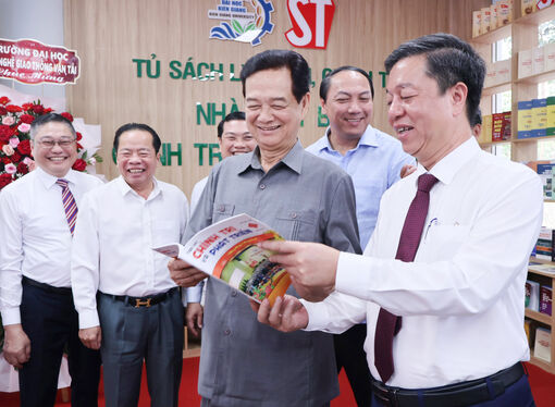 Trường Đại học Kiên Giang ký kết quy chế phối hợp với Nhà xuất bản Chính trị quốc gia Sự thật và khánh thành Tủ sách Lý luận, chính trị