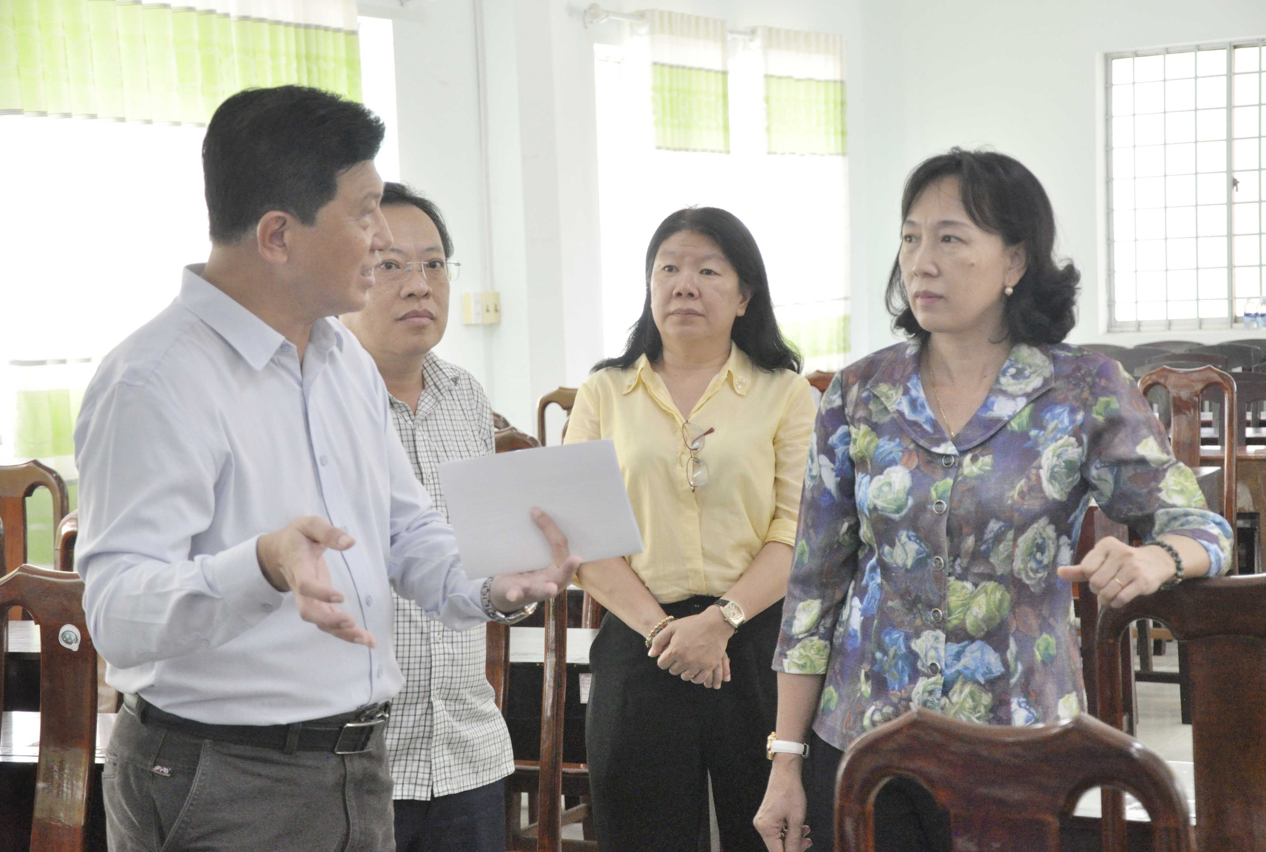 Phó Chủ tịch UBND tỉnh An Giang Nguyễn Thị Minh Thúy kiểm tra công tác chuẩn bị Kỳ thi Tốt nghiệp THPT tại phường Rạch Giá và 2 xã Thạnh Lộc, Tân Hiệp