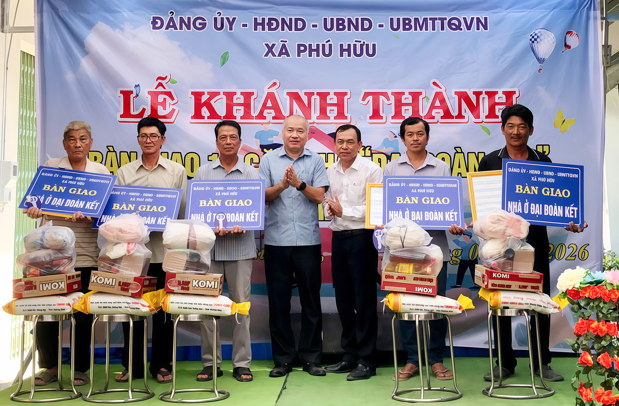 Những mái nhà của tình đoàn kết