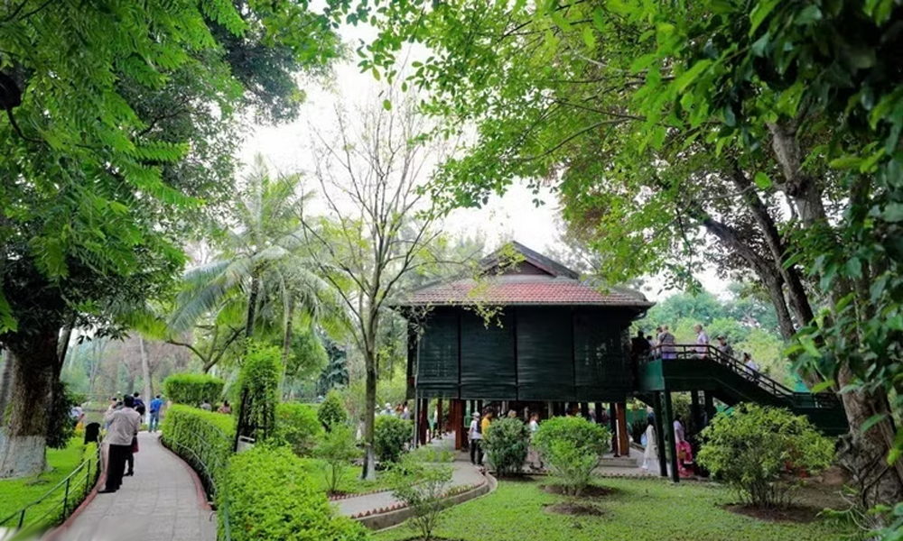 Triển lãm ảnh, ra mắt sách kỷ niệm 115 năm ngày Bác Hồ ra đi tìm đường cứu nước