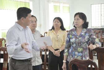 Phó Chủ tịch UBND tỉnh An Giang Nguyễn Thị Minh Thúy kiểm tra công tác chuẩn bị Kỳ thi Tốt nghiệp THPT tại phường Rạch Giá và 2 xã Thạnh Lộc, Tân Hiệp