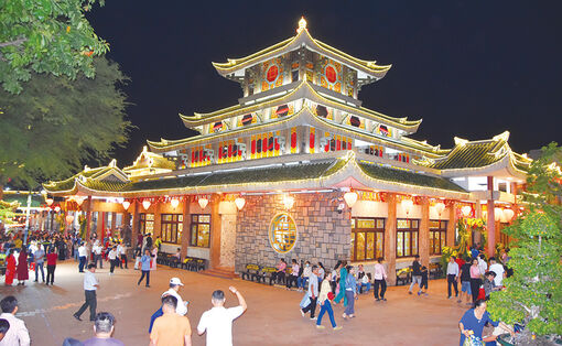 Miếu Bà Chúa Xứ núi Sam điểm đến của những kỷ lục