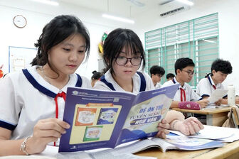 Học toán thì mới ra tiền, còn học văn chỉ là viển vông?