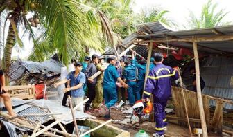 Mưa kèm dông lốc, sét gây nhiều thiệt hại tại các địa phương