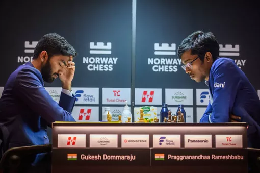 Thần đồng 20 tuổi hạ gục Carlsen và Vua cờ Gukesh chỉ trong 2 ngày
