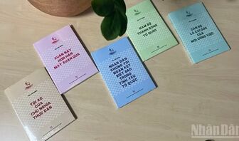 Ra mắt Tủ sách “Vinh quang Hồ Chí Minh”