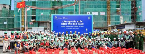 Gần 100 người tham gia làm sạch bãi biển Phú Quốc hưởng ứng ngày Môi trường thế giới