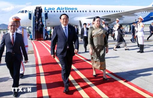Thủ tướng Lào Sonexay Siphandone đến Hà Nội, bắt đầu thăm chính thức Việt Nam và dự AFF 2026