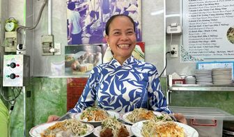 Quán bánh cuốn Michelin ở trung tâm TP. Hồ Chí Minh: Thâm niên 65 năm, bà chủ có thói quen đặc biệt
