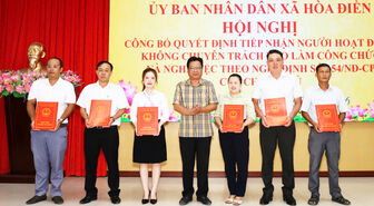 Xã Hòa Điền trao quyết định về công tác cán bộ