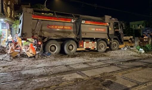 Va chạm tàu SE19 và xe tải tại Thường Tín, không có thương vong