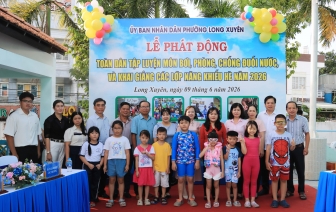 Phường Long Xuyên phát động tập luyện môn bơi, phòng chống đuối nước