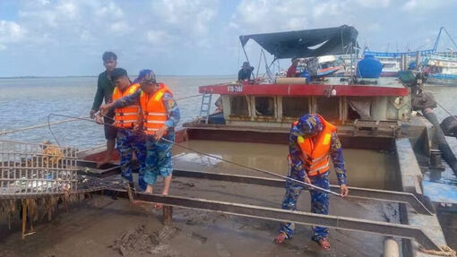 Vĩnh Long: Liên tiếp phát hiện, bắt giữ phương tiện vận chuyển cát không rõ nguồn gốc