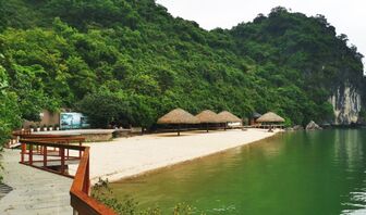 Bãi biển ít người biết tới ở Việt Nam vào top 100 đẹp nhất thế giới