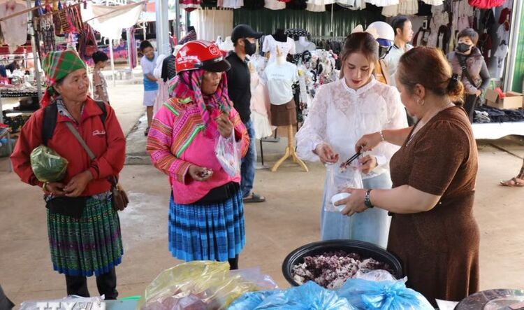 Chợ phiên Đắk R’măng - nơi giữ hồn Tây Bắc giữa đại ngàn Tây Nguyên