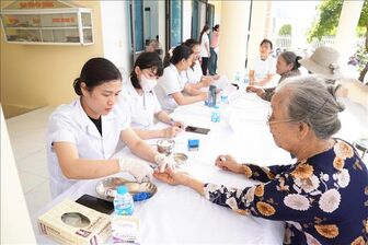 Đưa bác sĩ giỏi về cơ sở, nâng chất lượng y tế tuyến đầu