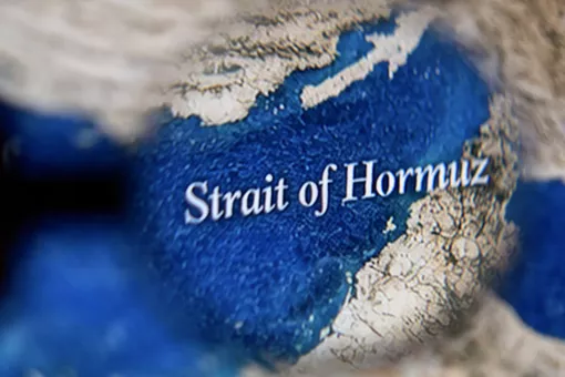 Iran tuyên bố đóng eo biển Hormuz