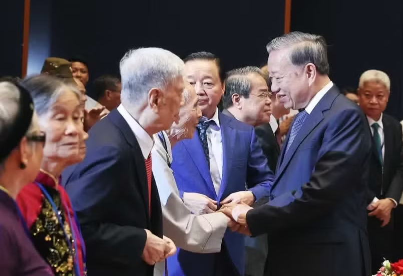 Tặng quà cho hơn 1,56 triệu người có công dịp 79 năm ngày Thương binh-Liệt sỹ