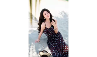 Rạng rỡ với váy họa tiết chấm bi trong những ngày giao mùa