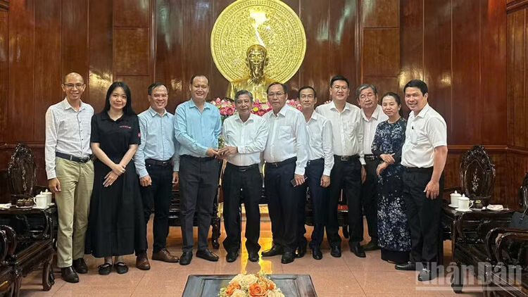Liên danh Việt Sin Energy Group và Goodwe đề xuất đầu tư hạ tầng giao thông và trạm sạc xe điện tại Cần Thơ