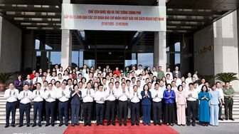 Thủ tướng Chính phủ và Chủ tịch Quốc hội gặp mặt lãnh đạo các cơ quan báo chí