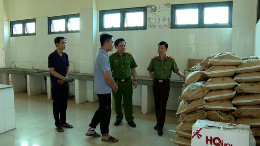 Bắt giữ 2 đối tượng sản xuất phân bón giả