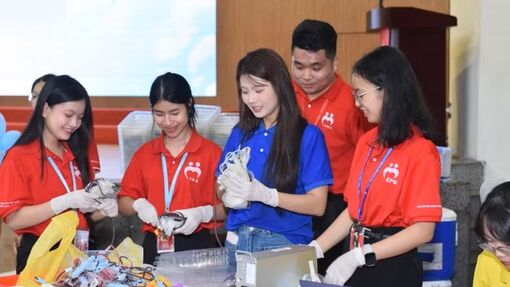 Những giọt máu "viết tiếp" những cuộc đời