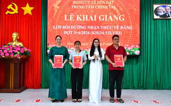 110 học viên tham gia lớp bồi dưỡng nhận thức về Đảng tại xã Hòn Đất
