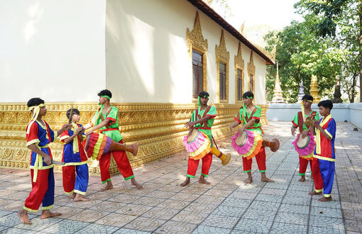 Phum, sóc thêm sắc màu văn hóa