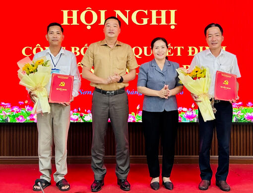 Xã Bình Sơn công bố các quyết định về công tác cán bộ