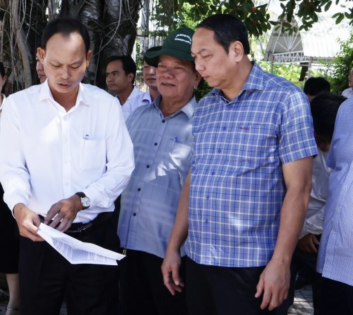 Phó Bí thư Tỉnh ủy An Giang Lâm Minh Thành khảo sát hạ tầng, giáo dục