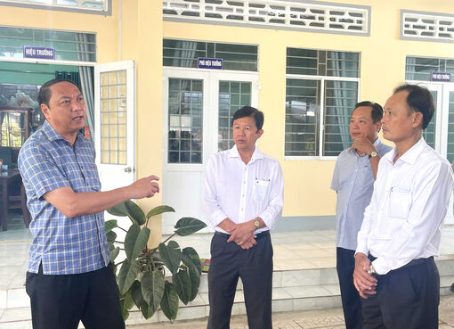 Phó Bí thư Tỉnh ủy An Giang Lâm Minh Thành khảo sát hạ tầng, giáo dục