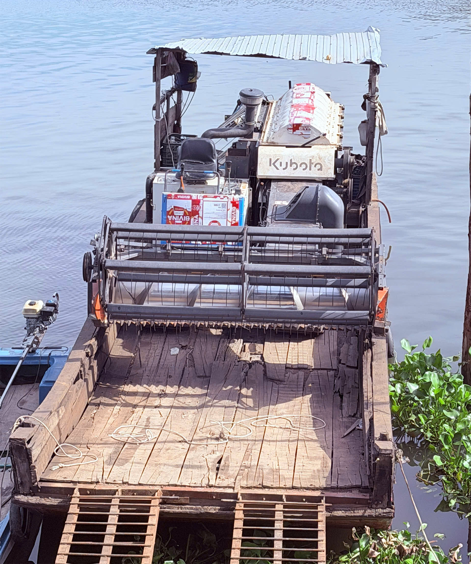 Khởi tố bị can buôn lậu máy gặt đập liên hợp