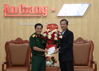 Bộ Chỉ huy Quân sự tỉnh An Giang chúc mừng Báo và Phát thanh - Truyền hình An Giang nhân Ngày Báo chí Cách mạng Việt Nam