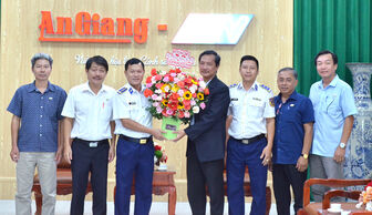 Bộ Tư lệnh Vùng Cảnh sát biển 4 thăm, chúc mừng Báo và Phát thanh - Truyền hình An Giang