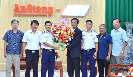 Bộ Tư lệnh Vùng Cảnh sát biển 4 thăm, chúc mừng Báo và Phát thanh - Truyền hình An Giang