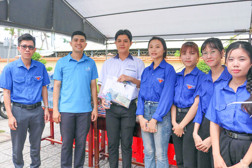 Đảng viên trẻ giữ lửa phong trào