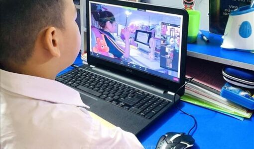 Để trẻ em an toàn trên không gian mạng