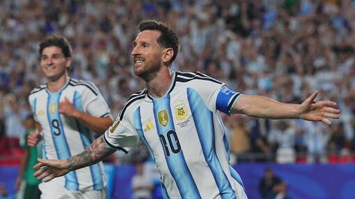 Messi lập hat-trick siêu đẳng, Argentina thắng đậm Algeria