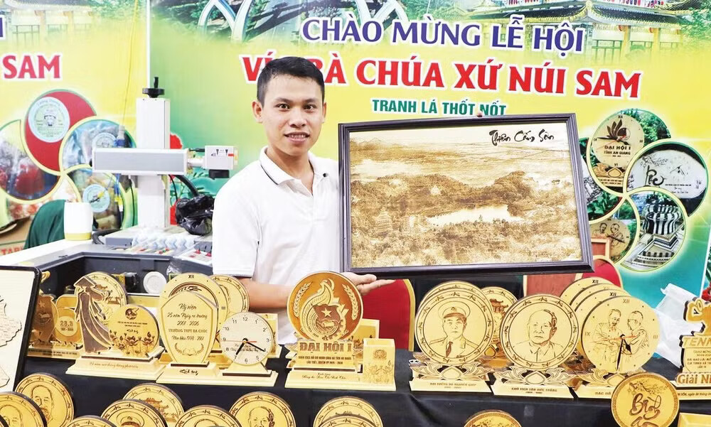 Khởi nghiệp từ gỗ lá thô sơ