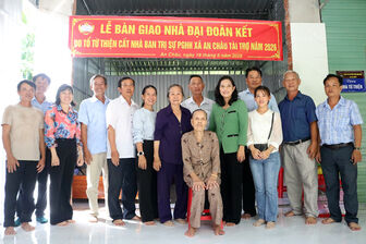 Xã An Châu bàn giao 5 căn nhà Đại đoàn kết