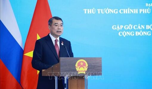Thủ tướng Lê Minh Hưng gặp cộng đồng người Việt Nam tại Nga