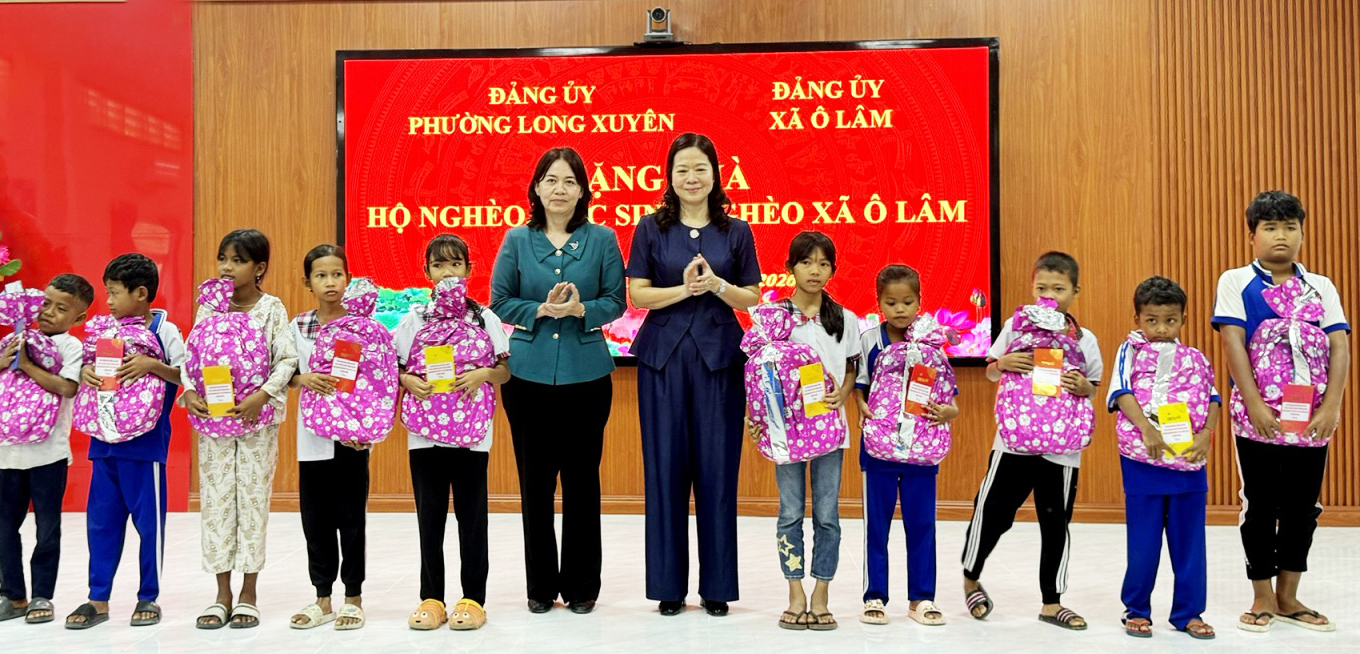Ấm áp chương trình “Chăm lo - Tiếp bước đến trường” tại xã Ô Lâm