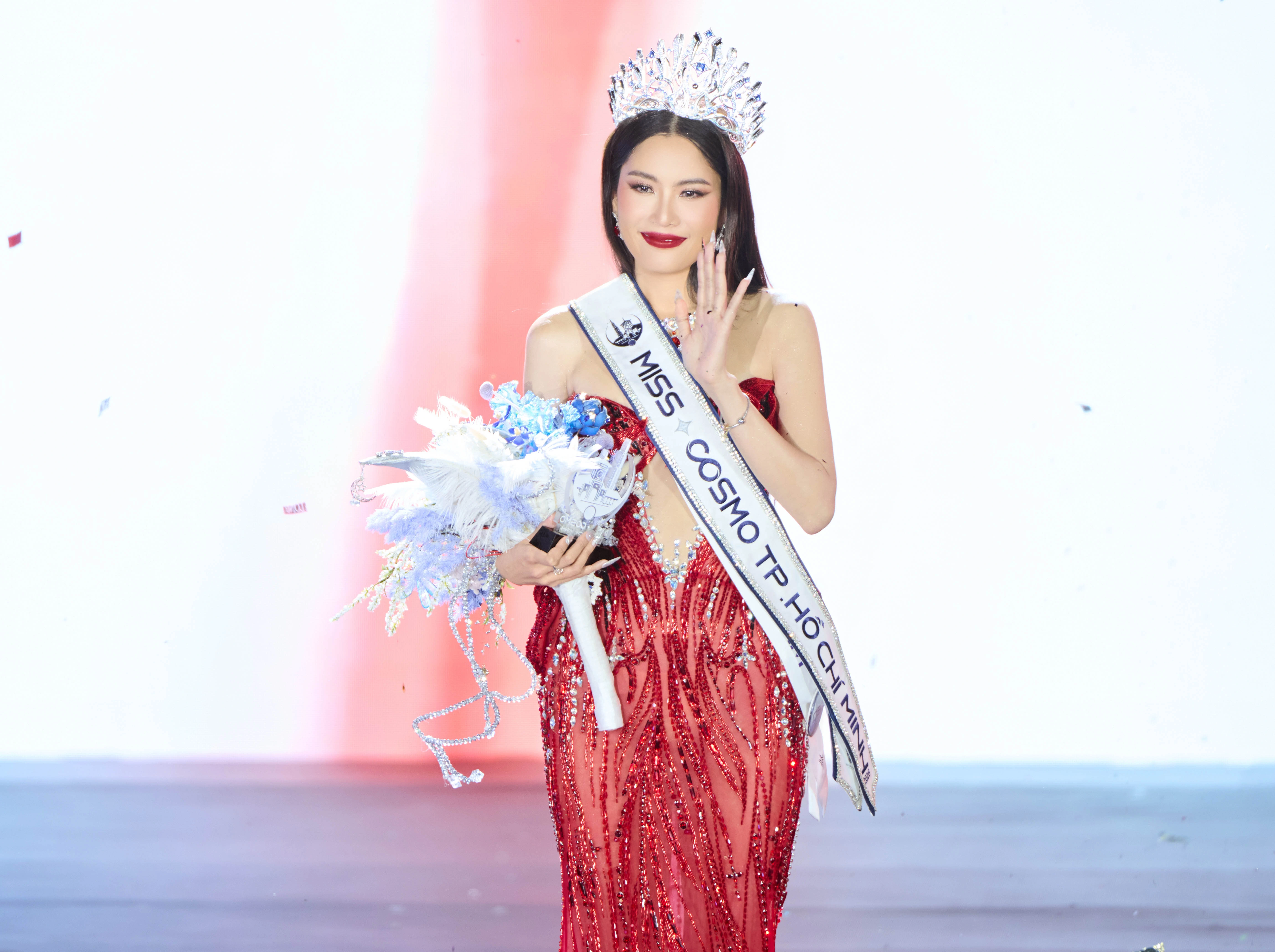 Nguyễn Thị Lệ Nam đăng quang Miss Cosmo TP.HCM 2026