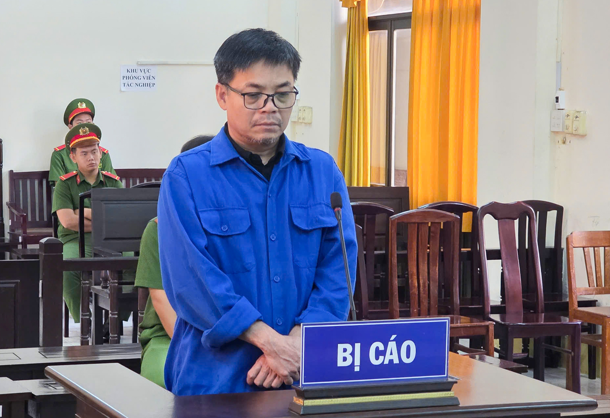Mua giấy tờ giả để lừa đảo
