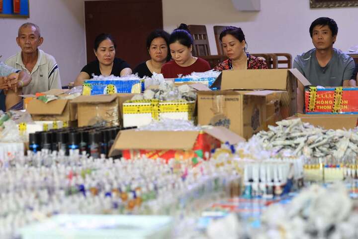 Từ 10 nỏ thuỷ tinh, công an triệt phá đường dây sản xuất dụng cụ dùng ma túy lớn