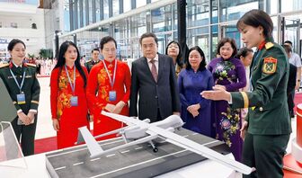 Phụ nữ lực lượng vũ trang nâng cao năng lực hội nhập quốc tế trong kỷ nguyên số