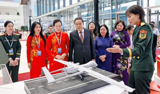 Phụ nữ lực lượng vũ trang nâng cao năng lực hội nhập quốc tế trong kỷ nguyên số