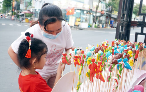 Tò he vẫn đợi trẻ thơ